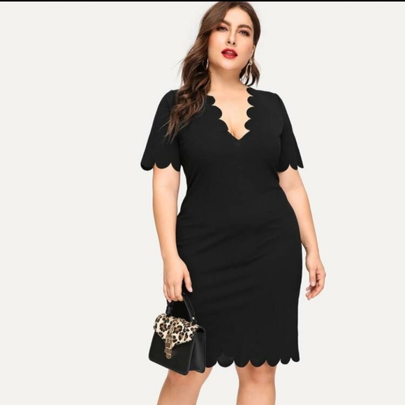 SOLD Privately 💝 Plunging Neck Scallop Edge Dress - Picture 4 of 6